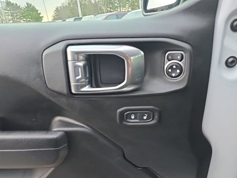 Certified 2023 Jeep Gladiator Willys image 20