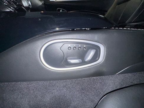 Used 2020 Aston Martin V8 Vantage Coupe image 35