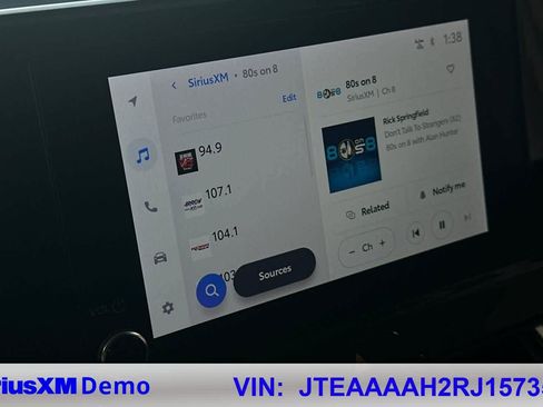 Used 2024 Toyota Venza LE image 30