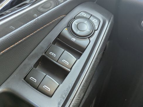 Used 2020 Chevrolet Traverse LT image 25