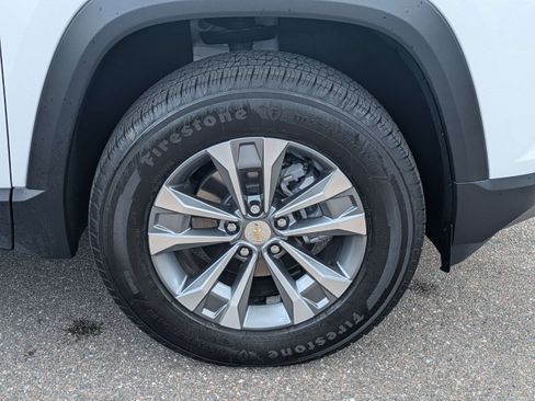 Used 2026 Chevrolet Equinox LT FWD image 10