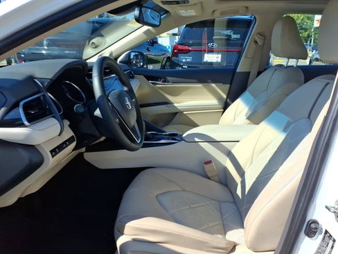 Used 2018 Toyota Camry XLE FWD image 10