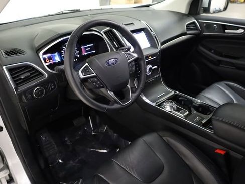 Used 2019 Ford Edge Titanium image 12