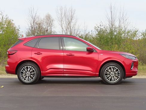 Used 2023 Ford Escape ST-Line Elite w/ Premium Technology Package image 2