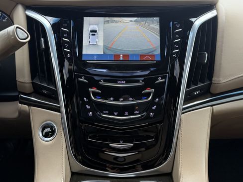 Used 2019 Cadillac Escalade Platinum image 30