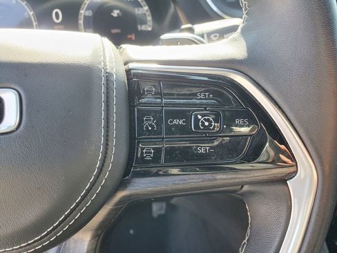 Used 2022 Jeep Grand Cherokee Overland image 16