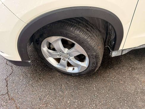 Used 2016 Honda HR-V EX image 9