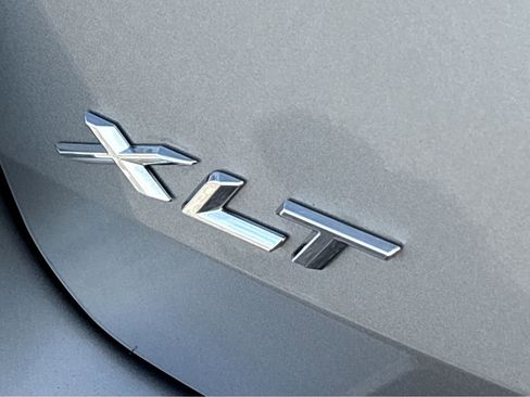 Used 2022 Ford Explorer XLT w/ Equipment Group 202A RWD image 26