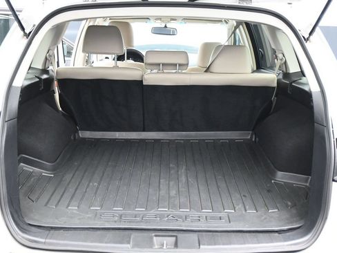 Used 2011 Subaru Outback 2.5i Limited AWD/4WD image 28