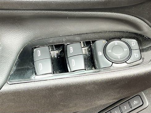 Used 2023 Chevrolet Equinox Premier AWD/4WD image 17