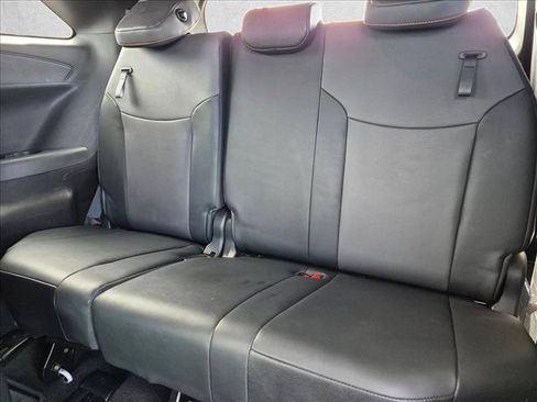 Used 2022 Toyota Sienna XSE FWD image 19