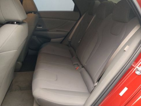 Used 2025 Hyundai Elantra SE FWD image 18