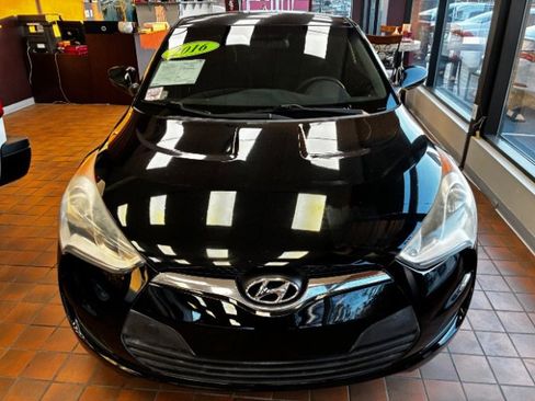 Used 2016 Hyundai Veloster image 7