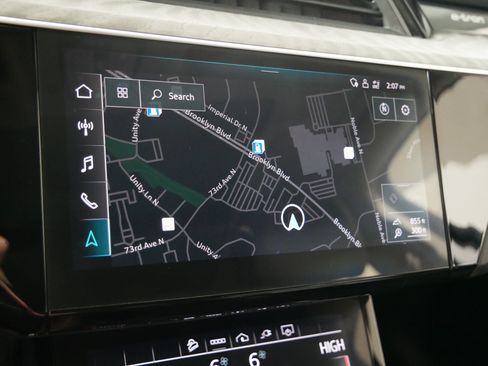 Used 2021 Audi e-tron Premium w/ Towing Package AWD/4WD image 30