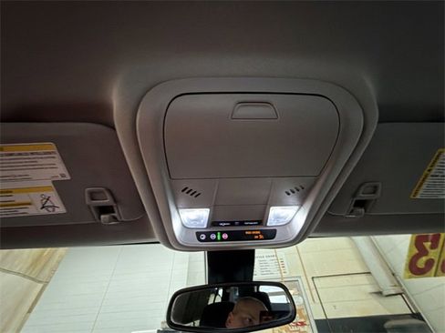 Used 2023 GMC Terrain SLE w/ Driver Convenience Package image 22