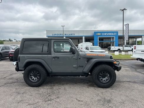 Used 2023 Jeep Wrangler Sport AWD/4WD image 2