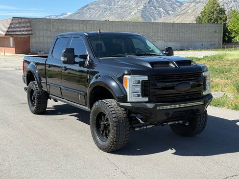 Used 2019 Ford F250 Lariat w/ Lariat Ultimate Package AWD/4WD image 2