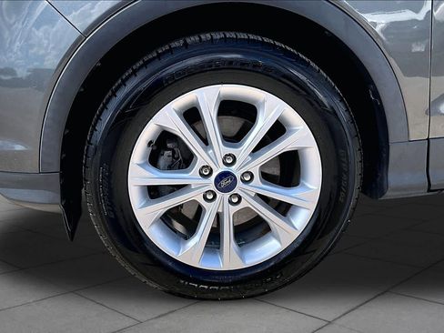 Used 2017 Ford Escape SE w/ Equipment Group 201A FWD image 11