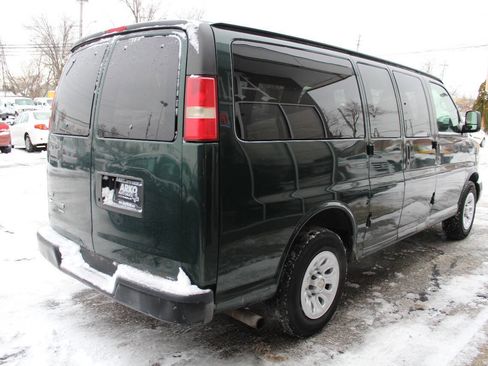 Used 2010 Chevrolet Express 1500 LS image 9