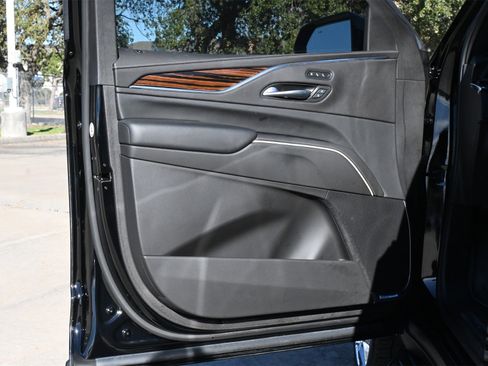 Used 2024 Cadillac Escalade Premium Luxury image 19