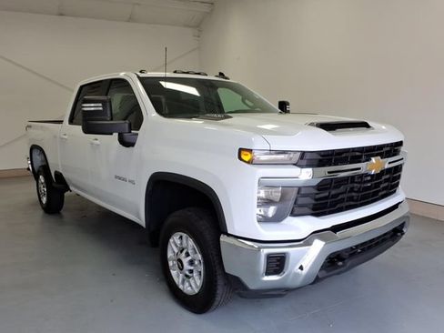 Used 2026 Chevrolet Silverado 2500 LT AWD/4WD image 1