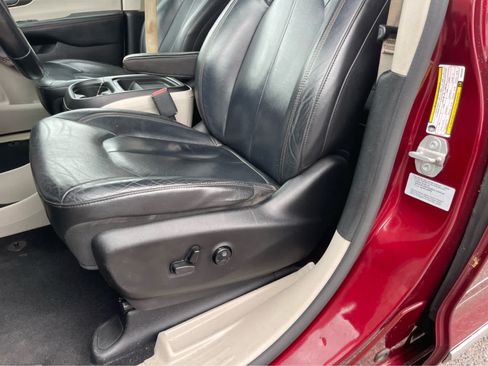 Used 2017 Chrysler Pacifica Touring-L FWD image 13