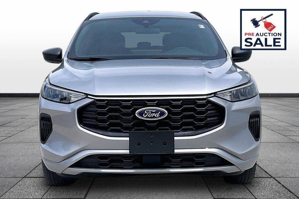 Used 2024 Ford Escape ST-Line w/ Tech Pack #1 AWD/4WD image 3
