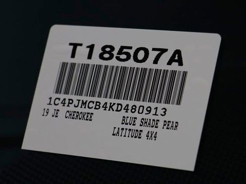 Used 2019 Jeep Cherokee Latitude w/ Cold Weather Group image 25