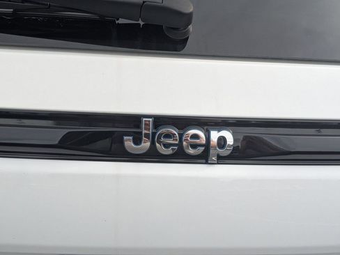 Used 2022 Jeep Grand Cherokee Overland w/ Advanced Protech Group III image 7