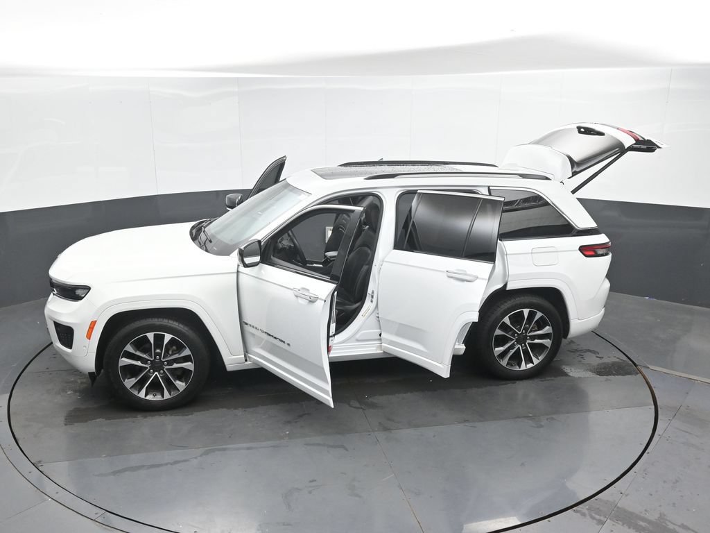 Used 2022 Jeep Grand Cherokee Overland AWD/4WD image 51