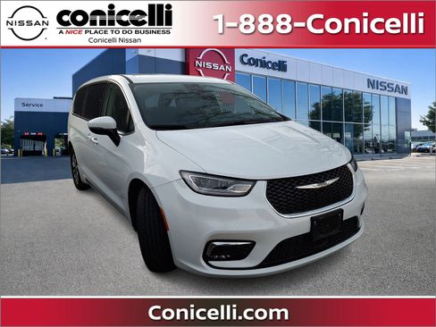 Used 2023 Chrysler Pacifica Touring-L image 1