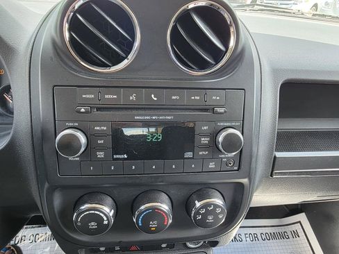 Used 2017 Jeep Patriot Latitude AWD/4WD image 15