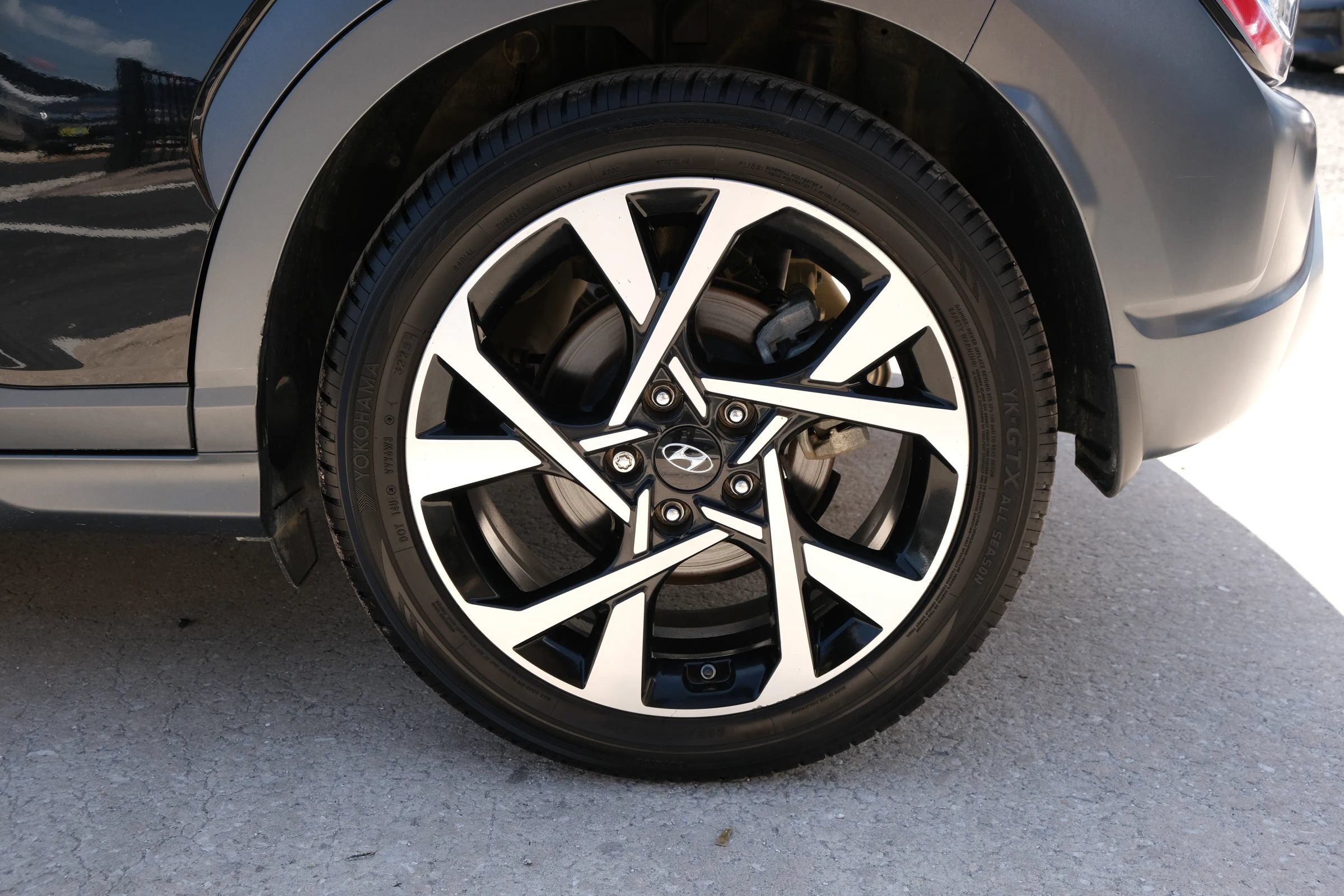 Used 2022 Hyundai Kona Limited FWD image 18