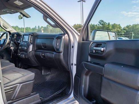 Used 2020 Chevrolet Silverado 1500 Custom w/ Custom Value Package image 12