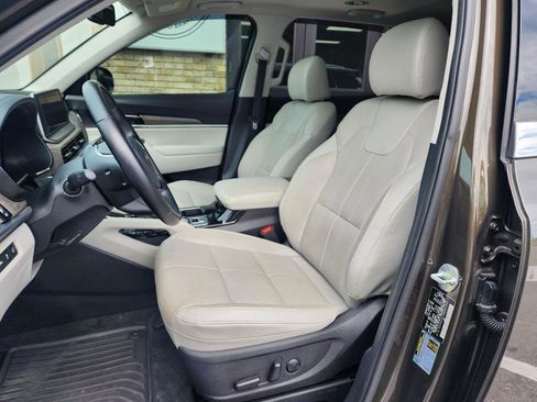 Used 2022 Kia Telluride EX image 16