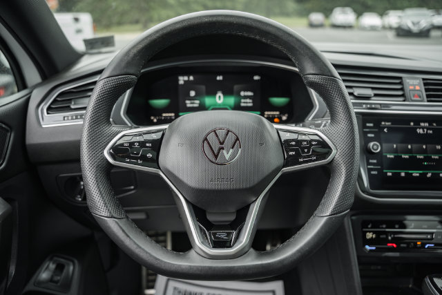 Used 2022 Volkswagen Tiguan SE R-Line AWD/4WD image 35