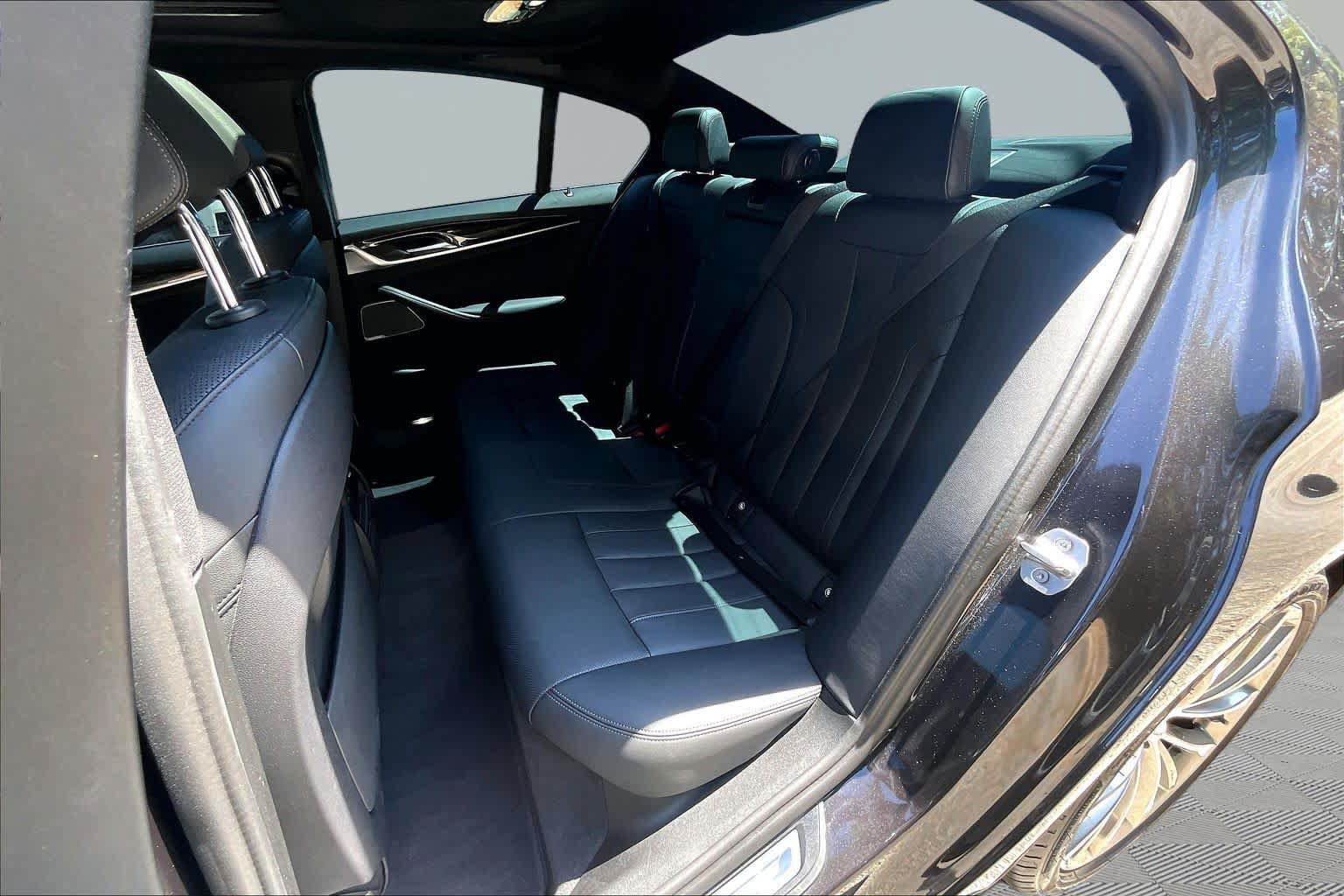 Used 2022 BMW 530i w/ Premium Package RWD image 21