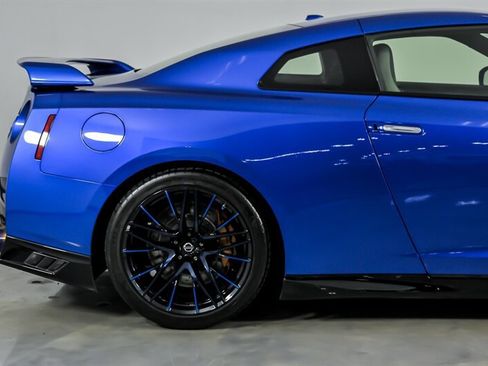 Used 2020 Nissan GT-R Premium AWD/4WD image 13