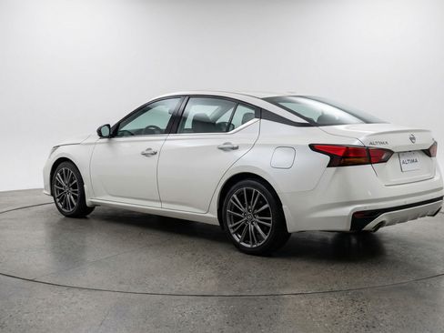 Used 2025 Nissan Altima 2.5 SV image 6