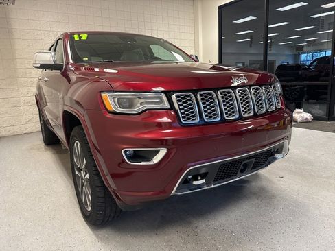 Used 2017 Jeep Grand Cherokee Overland w/ Jeep Active Safety Group image 11