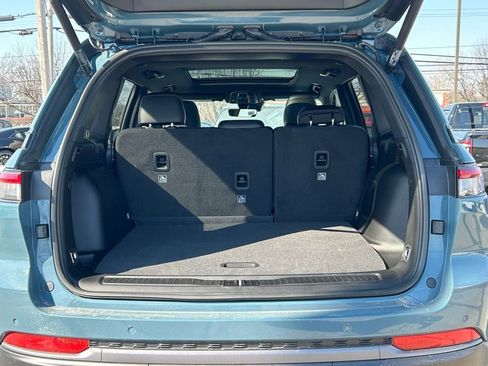 New 2026 Jeep Grand Cherokee Limited w/ Limited Altitude Package AWD/4WD image 29