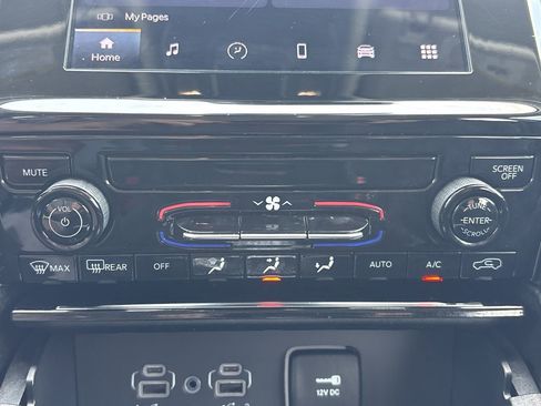 Used 2023 Jeep Grand Cherokee Laredo RWD image 22