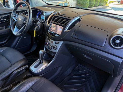 Used 2016 Chevrolet Trax LT w/ LT Sun and Sound Package AWD/4WD image 27
