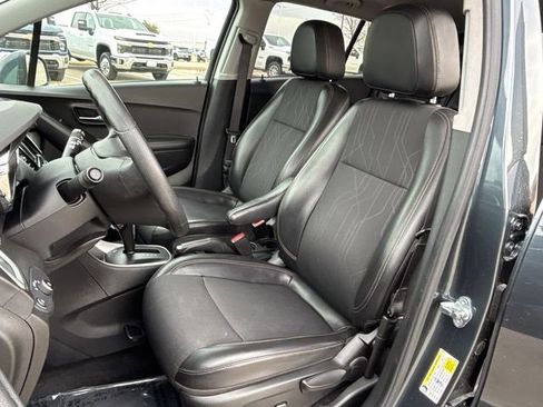 Used 2021 Chevrolet Trax LT image 24