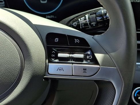 Used 2023 Hyundai Elantra SEL w/ Convenience Package FWD image 19