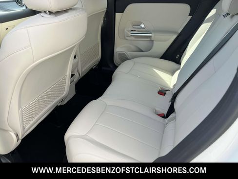 Used 2025 Mercedes-Benz GLA 250 4MATIC image 13