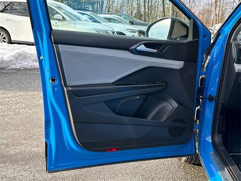 Certified 2023 Volkswagen Taos SEL image 9