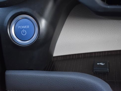 Used 2024 Toyota Sienna LE image 6