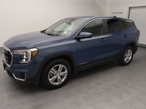 Used 2024 GMC Terrain SLE AWD/4WD image 2