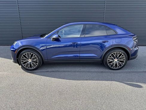 Certified 2025 Porsche Macan Electric image 2
